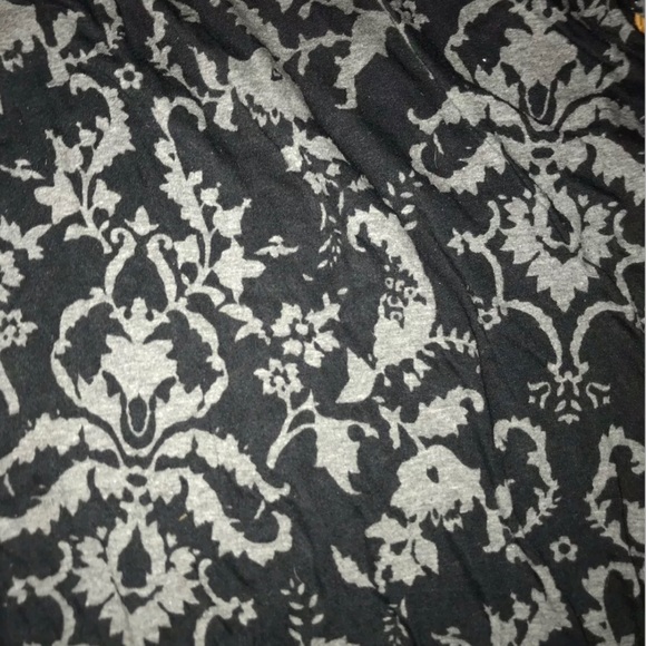 Erge Black & White Fleur De Lis Floral Flower Long Sleeve Shirt Blouse Tee Sz S - Picture 3 of 4